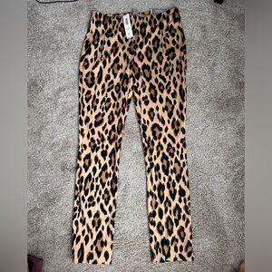 Chicos NWT Juliet Ankle Leopard Print Pants - size 2
Chicos size 00